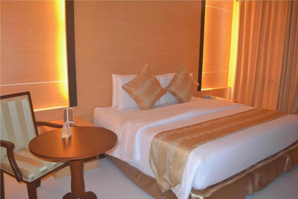Big 8 Corporate Hotel Tagum Exterior photo