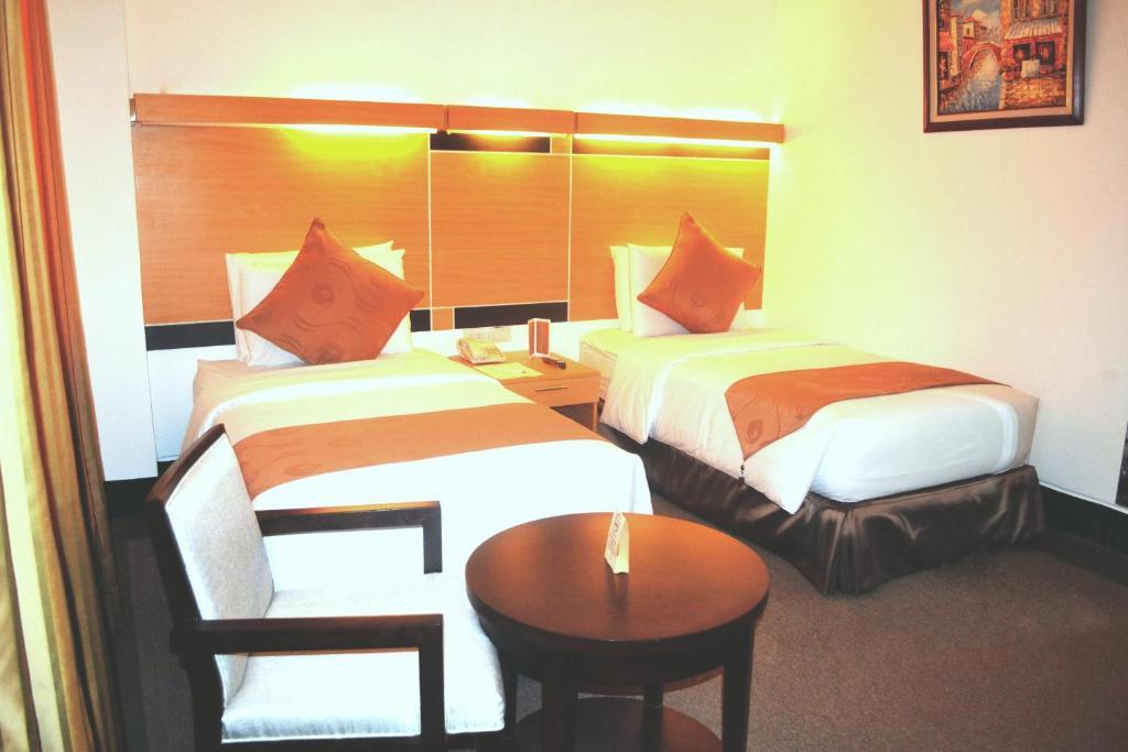 Big 8 Corporate Hotel Tagum Room photo