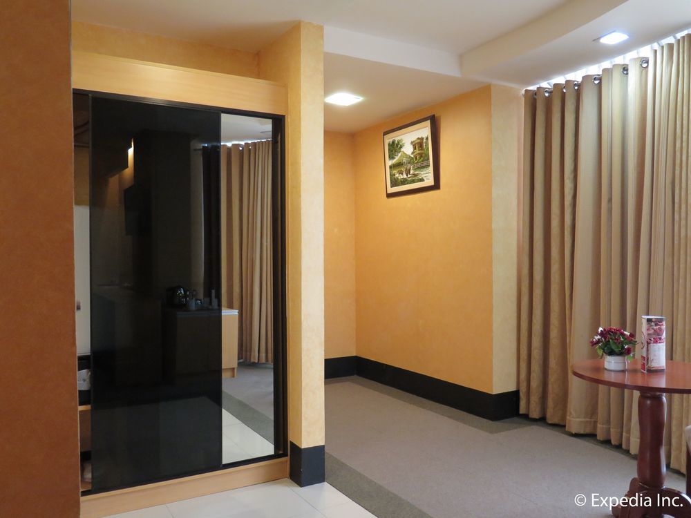 Big 8 Corporate Hotel Tagum Exterior photo